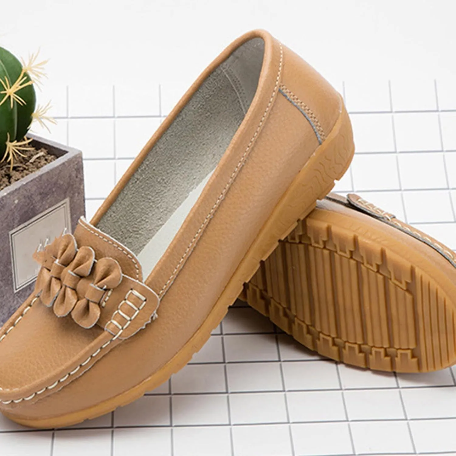 2025 Women's Ruched Embellished Pump Sandals Solid Faux Leather Slip on Loafer Closed Toe Rubber Sole Casual Sandal