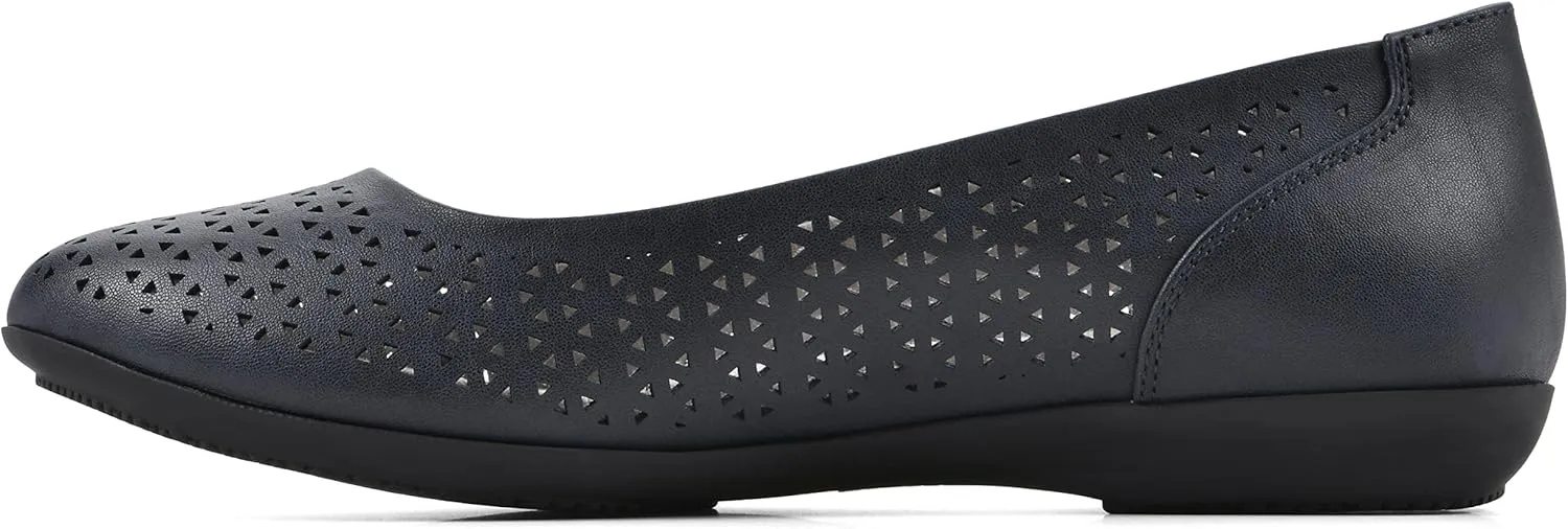 CLIFFS BY WHITE MOUNTAIN Women's Cindy Cushioned Ballet Flat