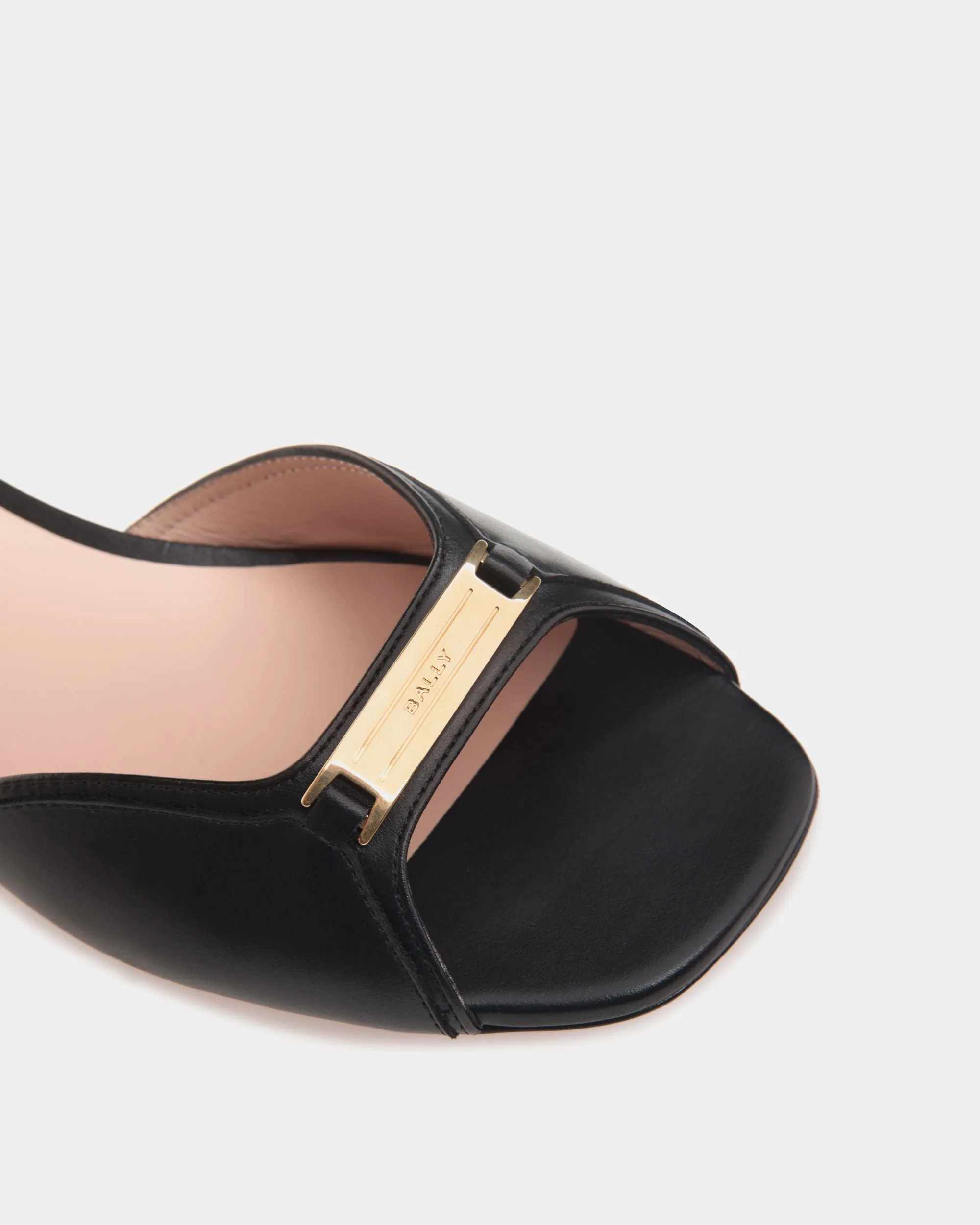 Deco Flat Sandal in Black Leather