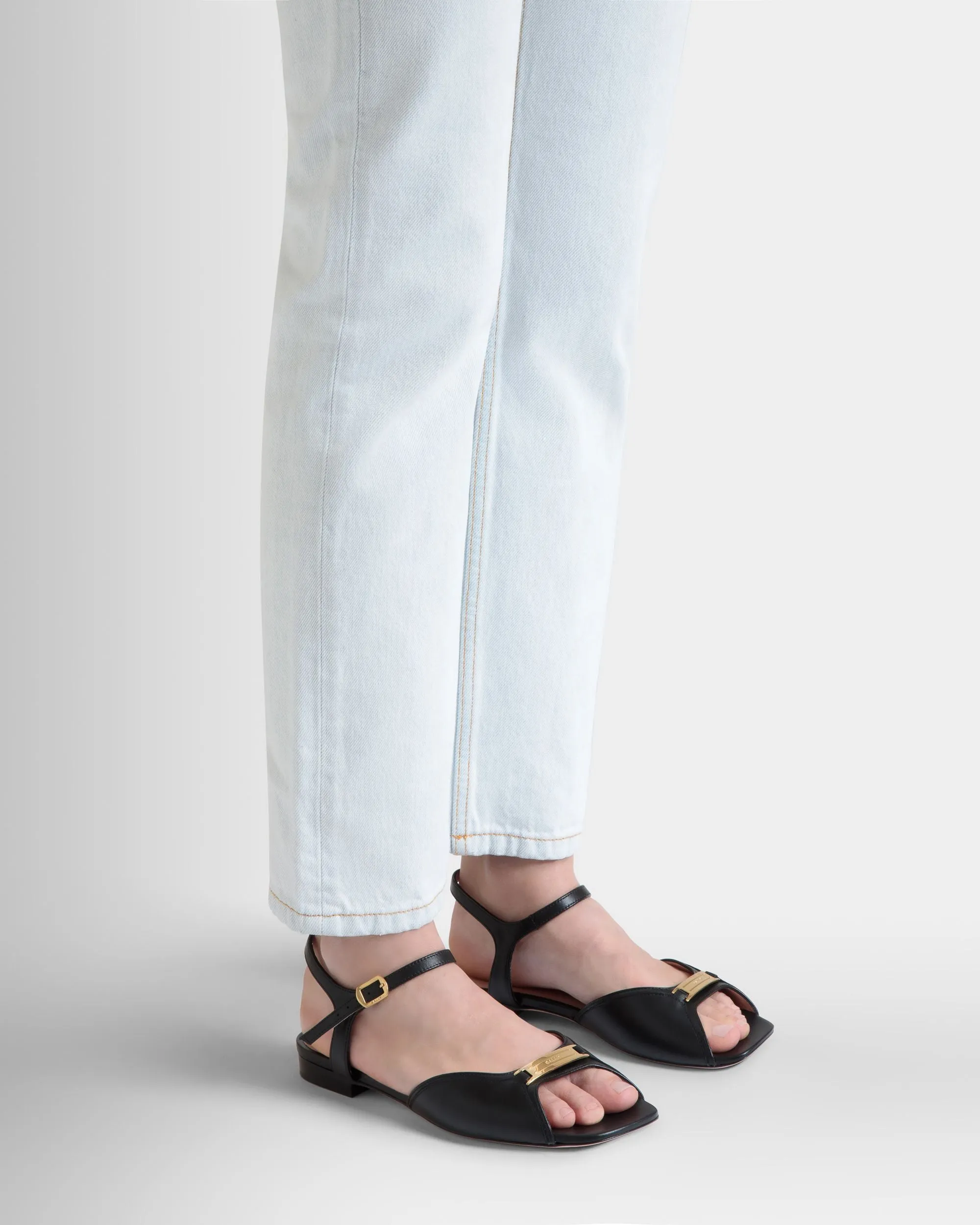 Deco Flat Sandal in Black Leather