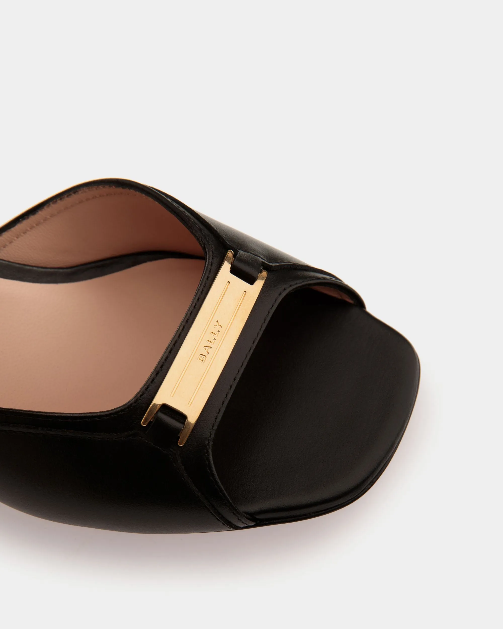 Deco Sandal in Black Leather