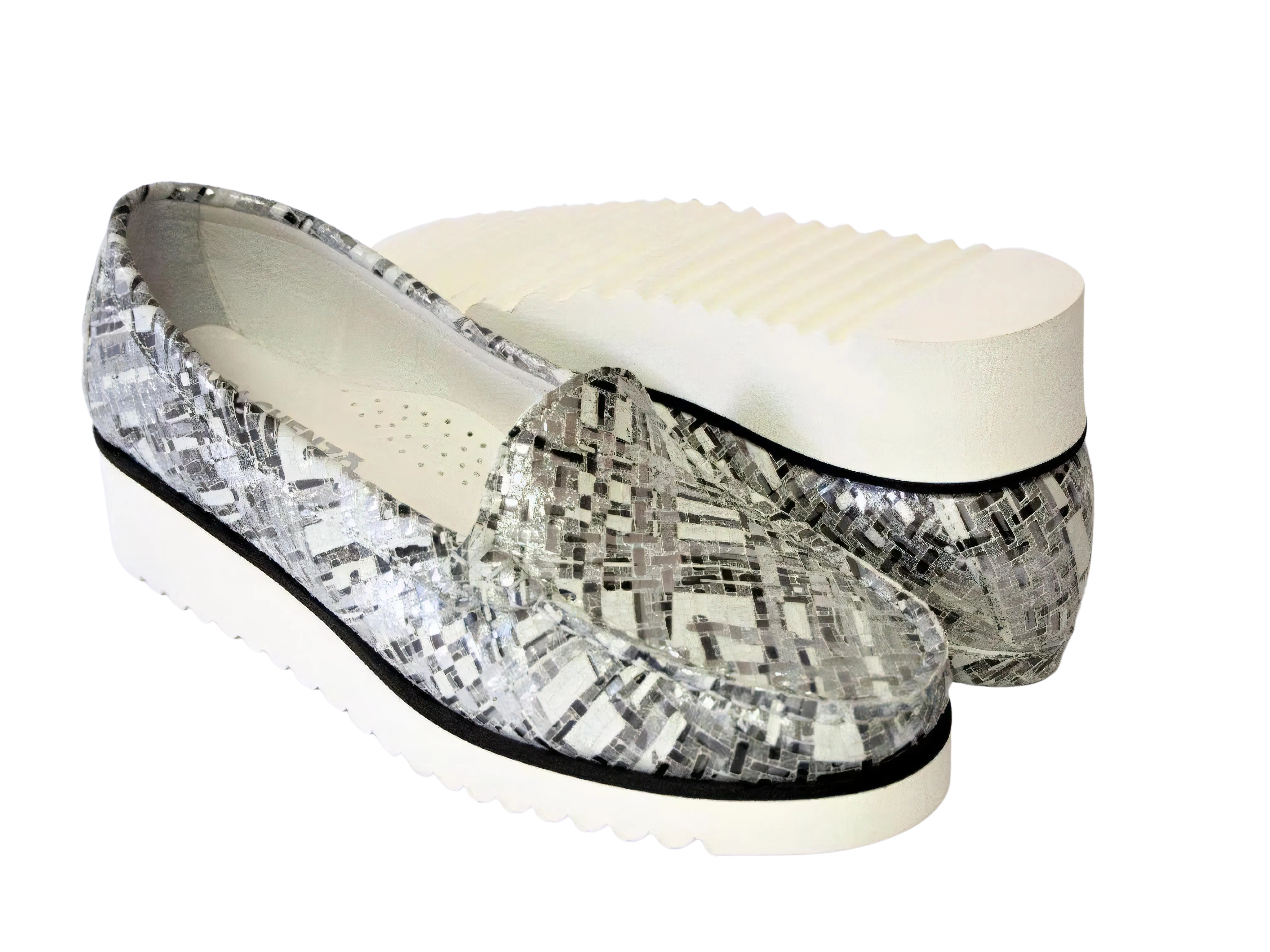 DI CHENZO Women's 1252 Black White Square Print Loafer