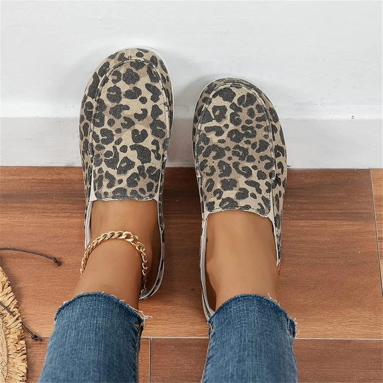 DOIX Women's Garden Clogs Shoes Slip on Canvas Slippers Backless Flat Sandals Lightweight Closed Toe Summer Casual Comfy Walking Loafer Shoes,Leopard Print,US6/EU37