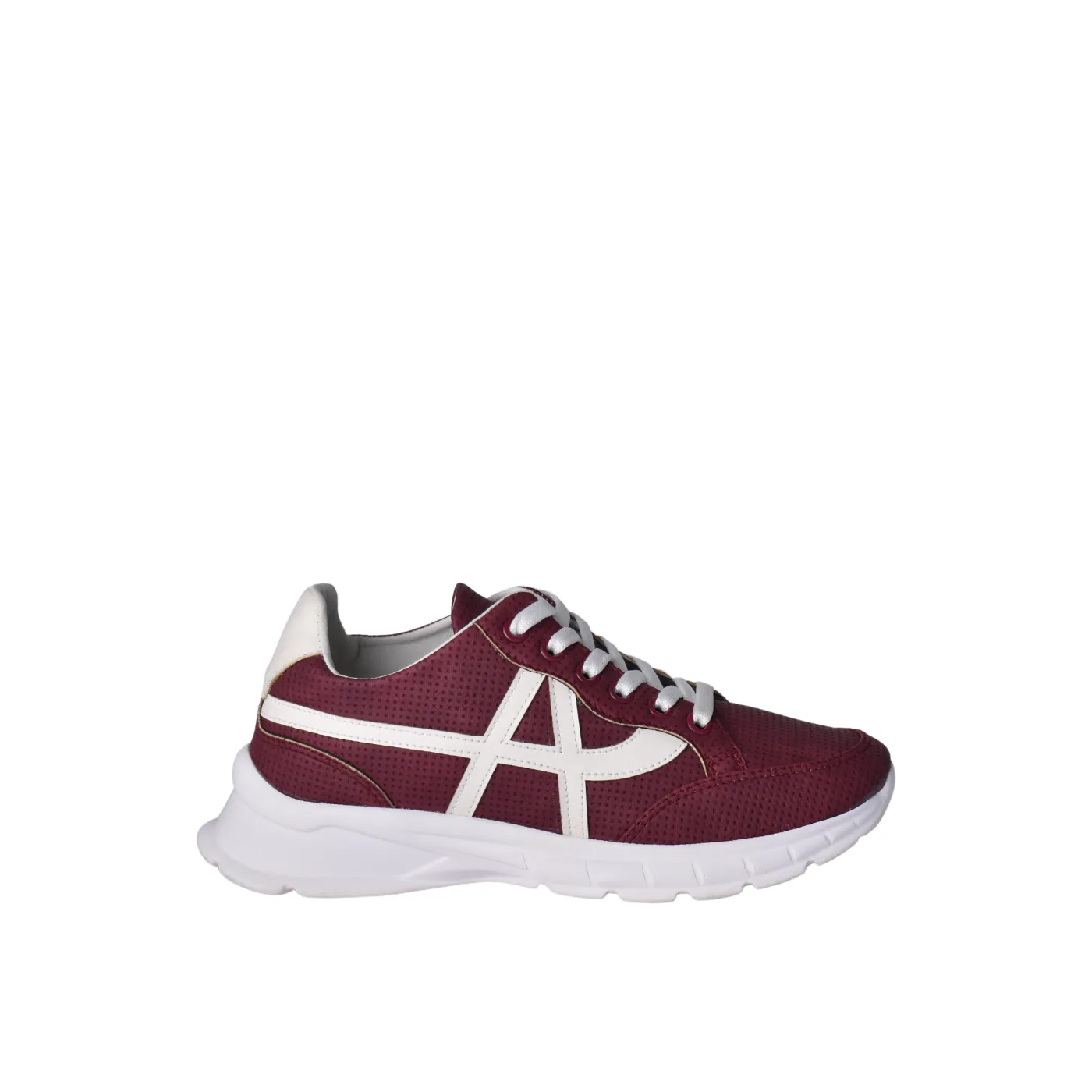 Fashionable Sneaker with Trims