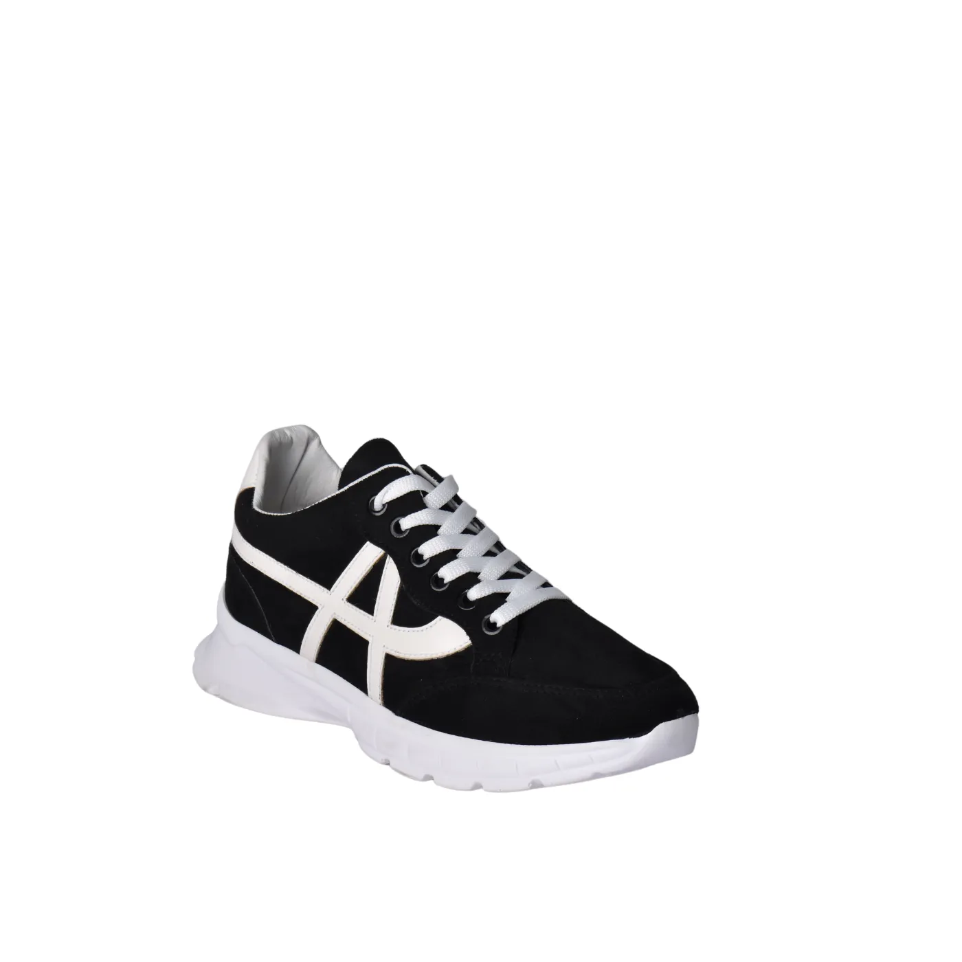 Fashionable Sneaker with Trims