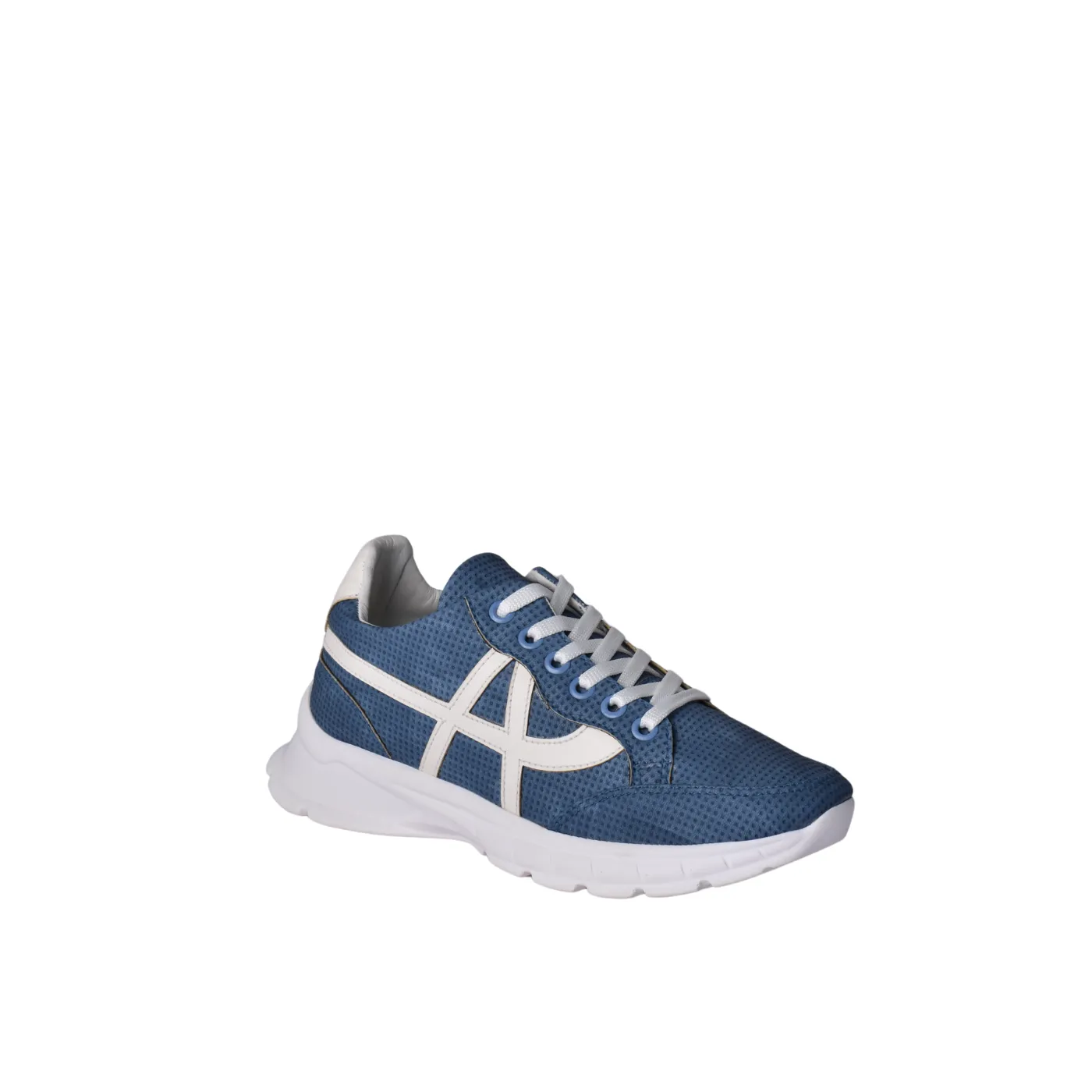 Fashionable Sneaker with Trims