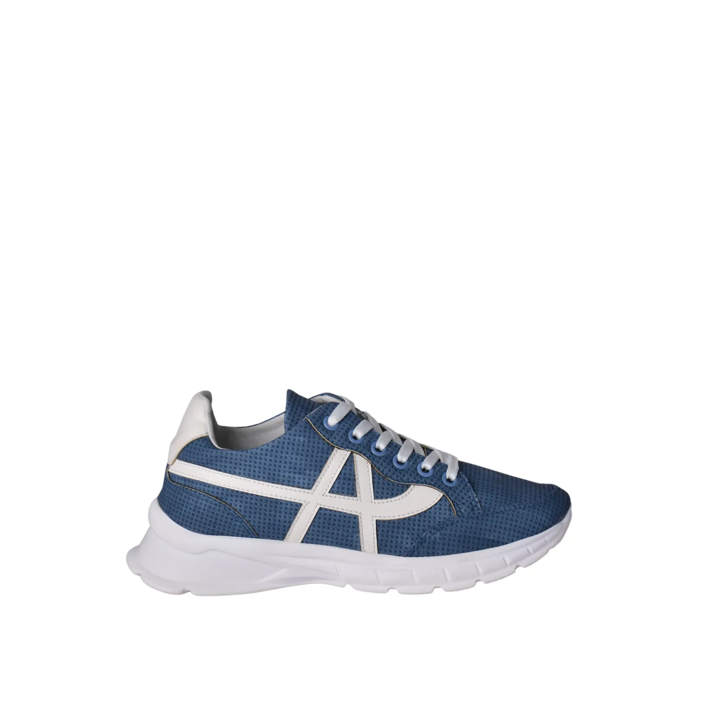 Fashionable Sneaker with Trims