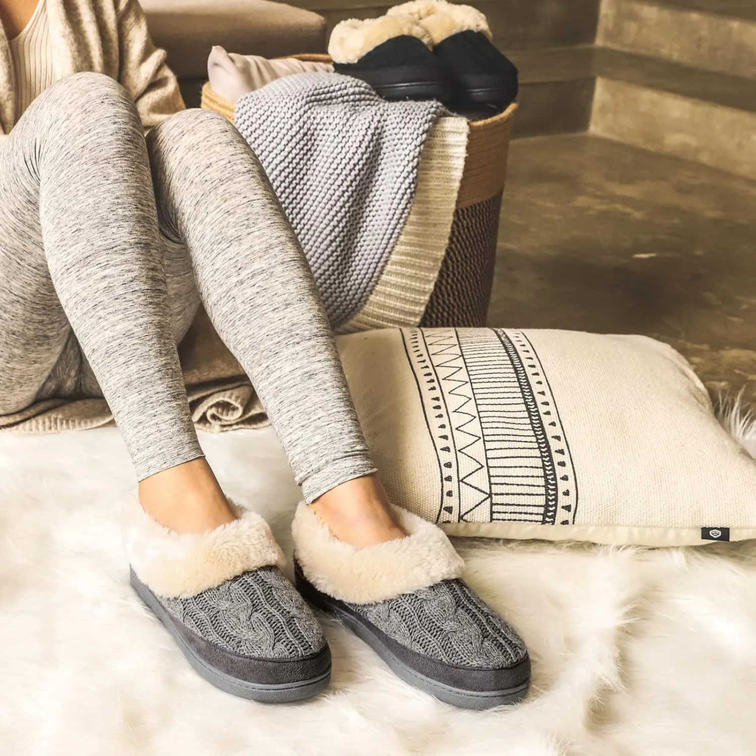 HomeTop Women's Knitted Clog Slippers Comfy Warm Memory Foam Non-slip Indoor House Shoes with Fuzzy Collar