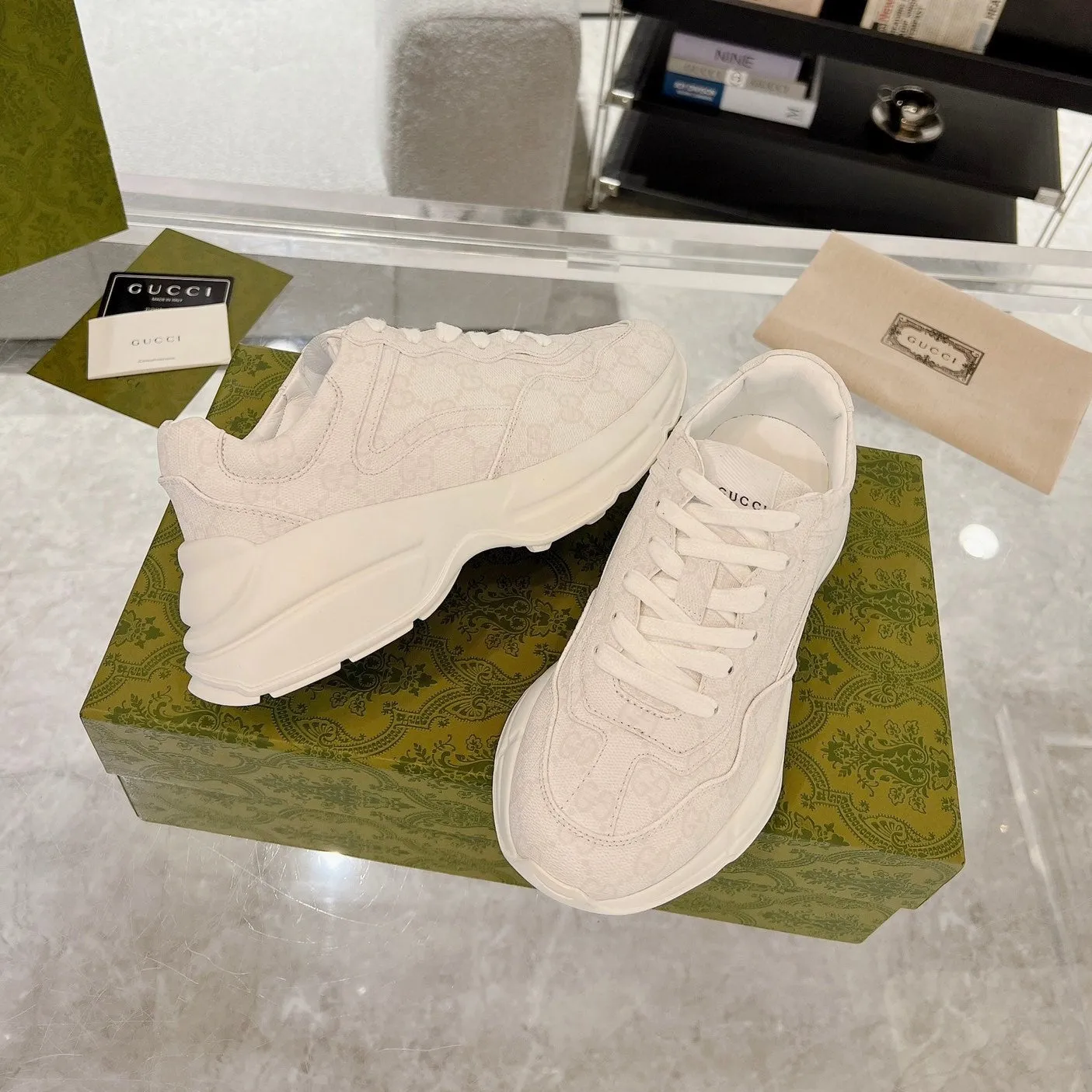 Hot price drop GG Voice-activated 100 Gucci SNEAKER RHYTON White