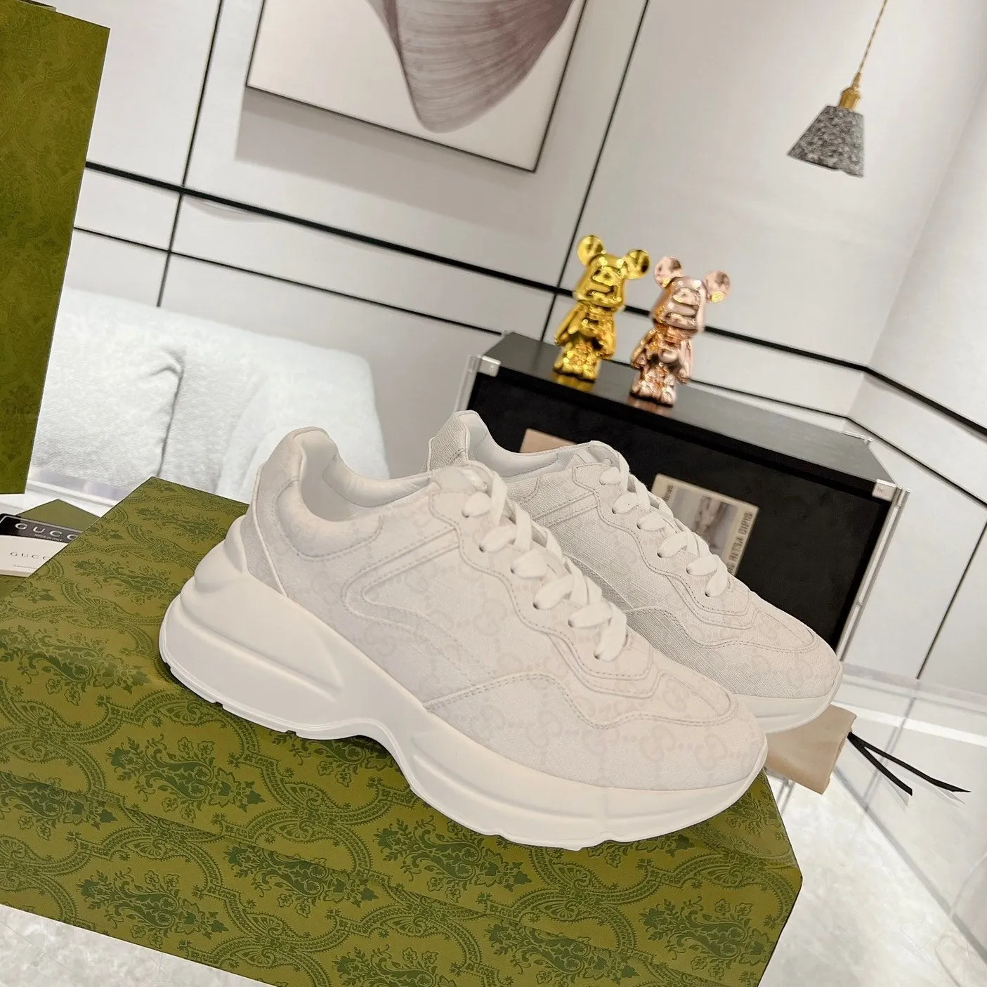 Hot price drop GG Voice-activated 100 Gucci SNEAKER RHYTON White