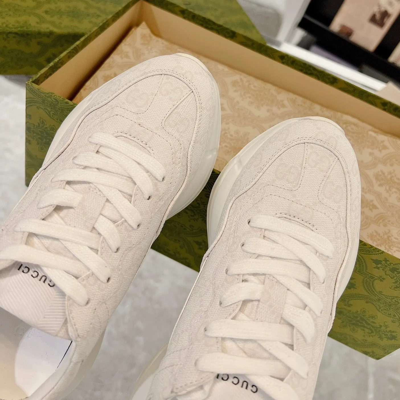 Hot price drop GG Voice-activated 100 Gucci SNEAKER RHYTON White