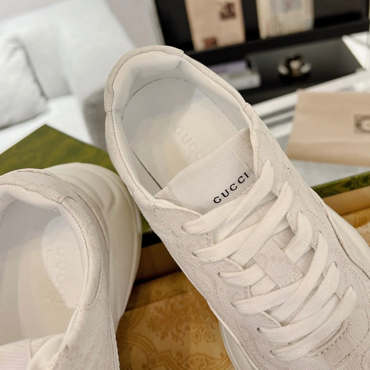 Hot price drop GG Voice-activated 100 Gucci SNEAKER RHYTON White