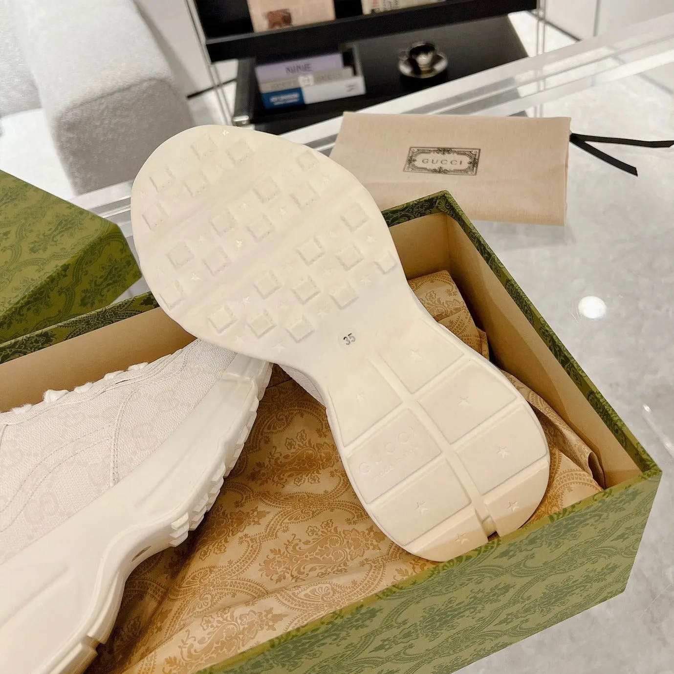 Hot price drop GG Voice-activated 100 Gucci SNEAKER RHYTON White