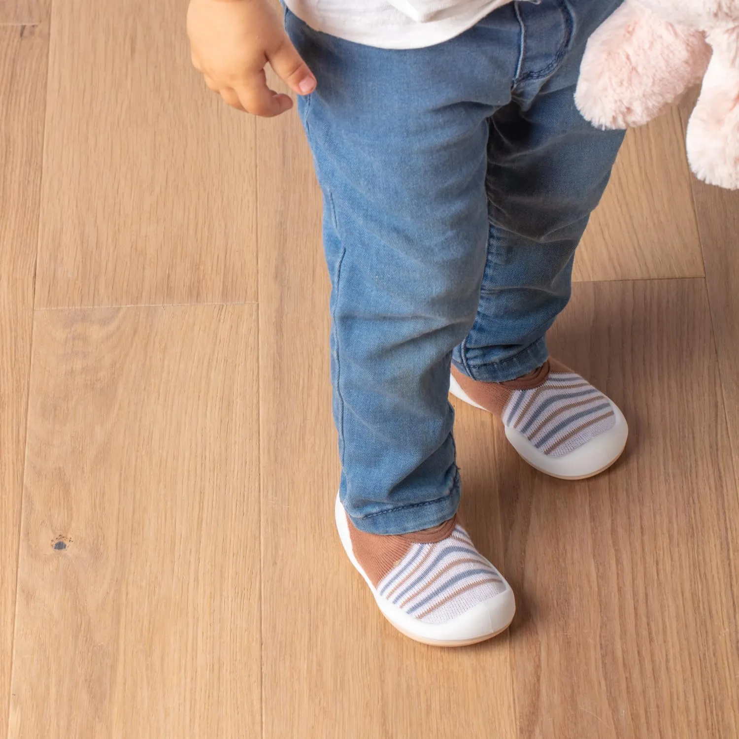Komuello Flat Toddler Shoes, Breathable, Washable, Non-Slip, Secure Fit, Cotton Socks with Air Pocket Cushion for Indoor and Outdoor Use, Unisex Toddler Shoes for Girls
