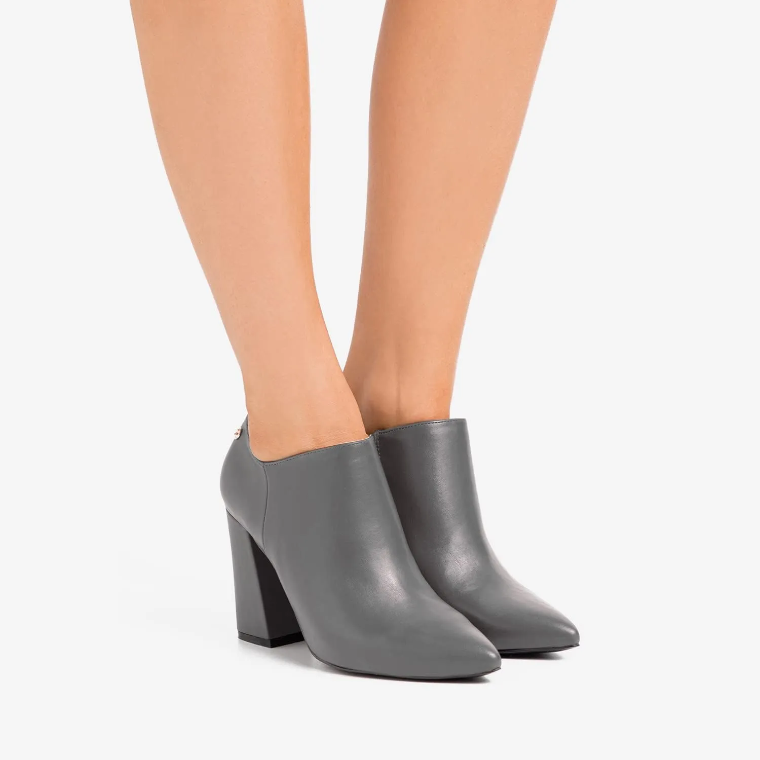 MOOMMO Women Chunky Block Heel Chelsea Ankle Boots Low Cut Zipper Pointed Closed Toe 3.5 Inch Short Booties Matte Leather Comfort Fall Winter Boot Formal Classic Office School Teacher Shoes 4-13 M US