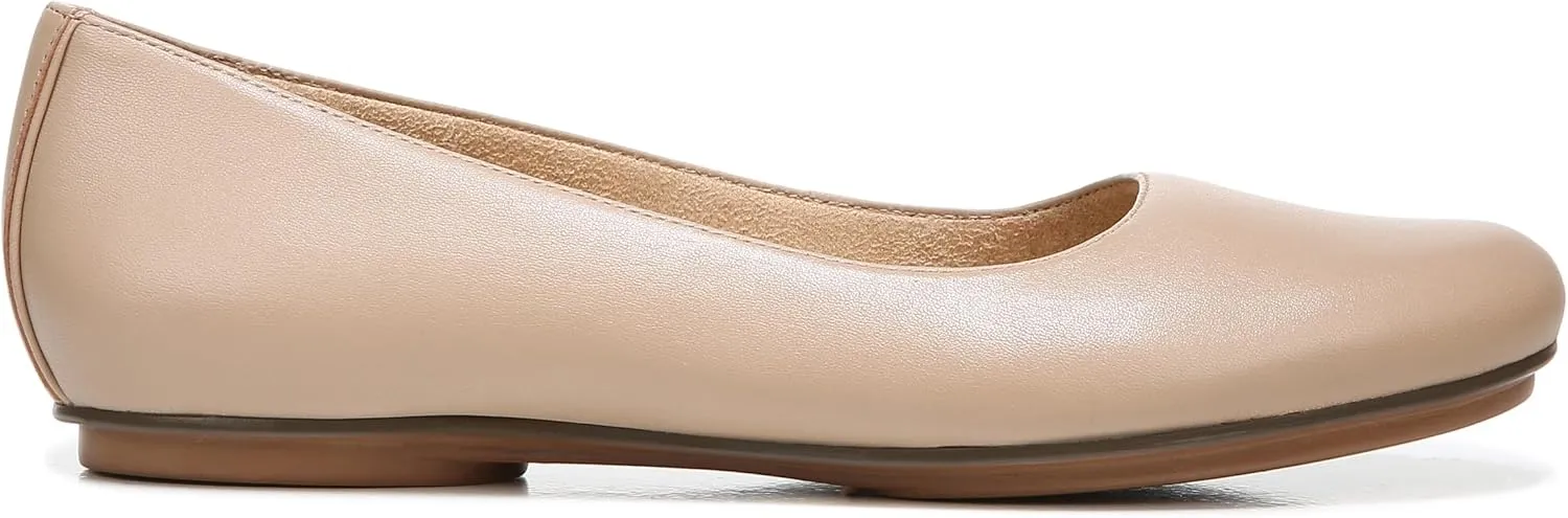 Naturalizer Women's Darry Slip-On Lightweight Lug Sole Heeled Loafer