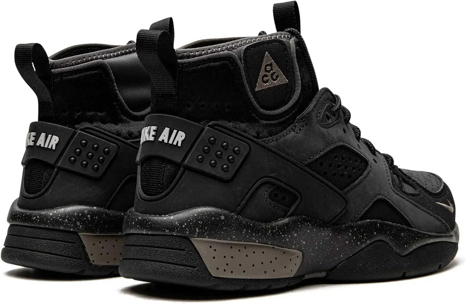 Nike Men's ACG Air Mowabb Sneaker