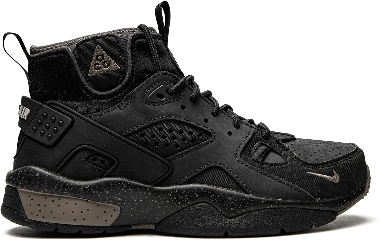 Nike Men's ACG Air Mowabb Sneaker