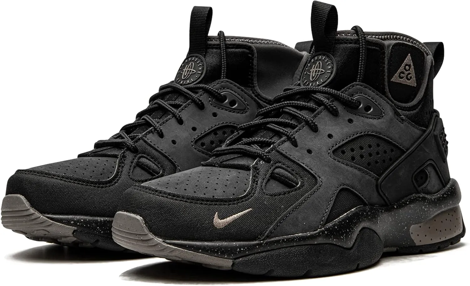 Nike Men's ACG Air Mowabb Sneaker