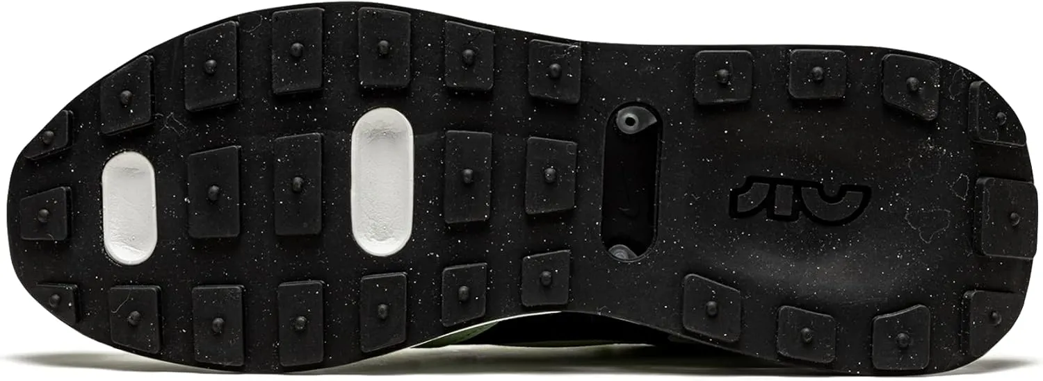 NIKE Men's Sneaker