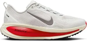 Nike Men's Vomero 18 Sneaker