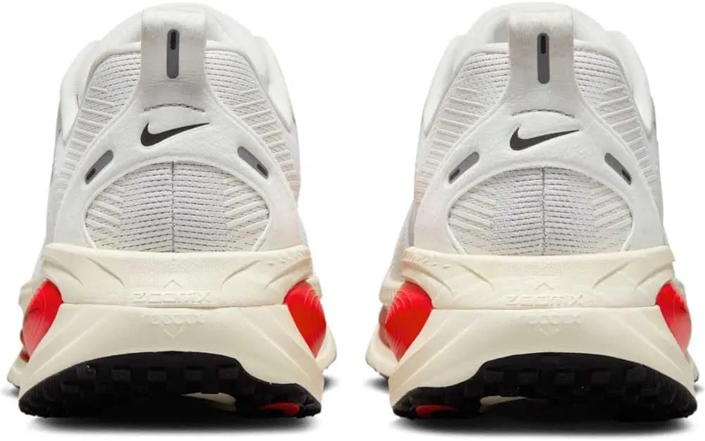 Nike Men's Vomero 18 Sneaker