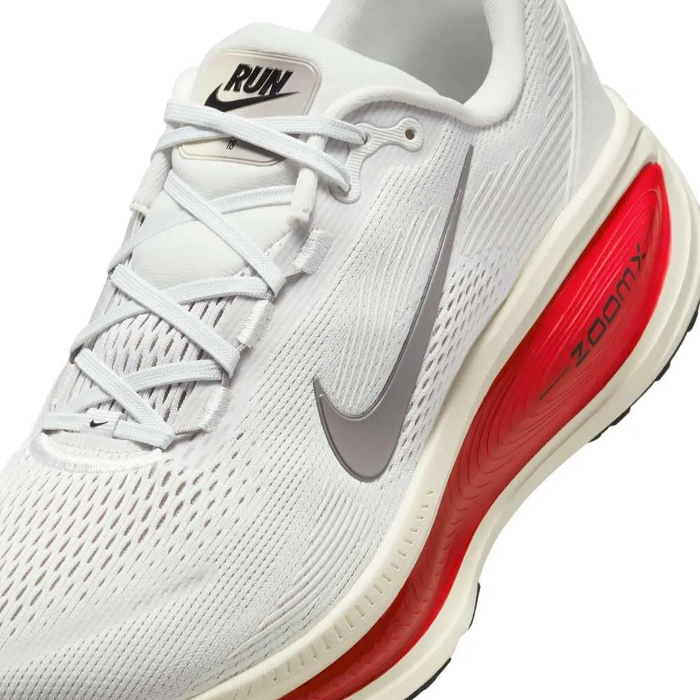 Nike Men's Vomero 18 Sneaker