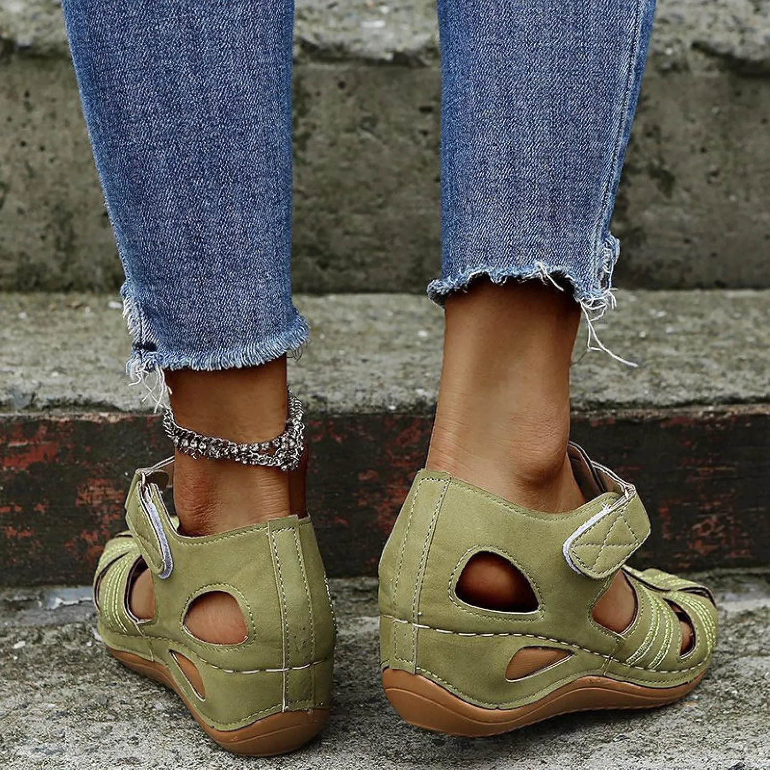 oiangi Hook and Loop Sandals for Women Wedge Hollow Closed Toe Summer Solid Color Flowers Beach Shoes Comfortable Casual Ladies Outdoor Slides Sandalias