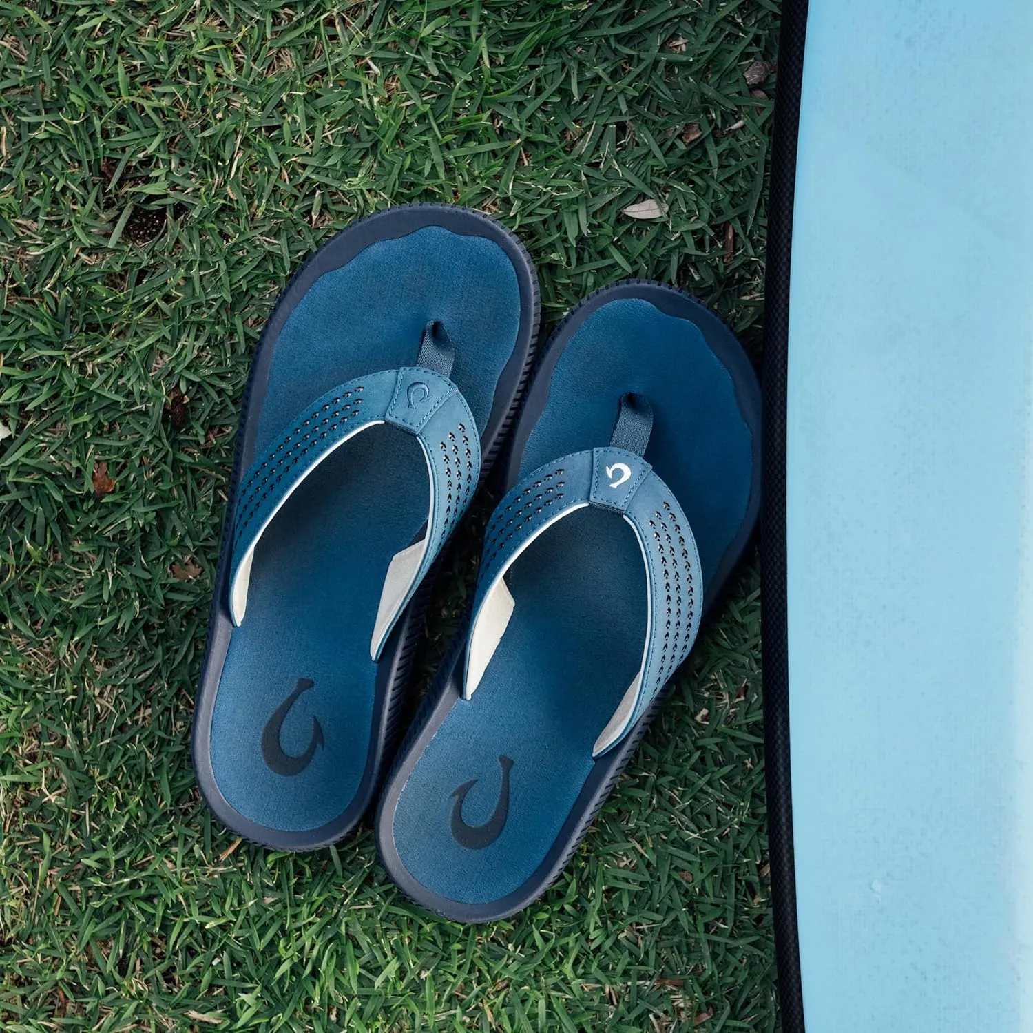 OLUKAI Ulele Men's Beach Sandals, Water Resistant Flip Flops, Arch Support & Comfort Fit, Lightweight & Durable, Enhanced Grip & Traction