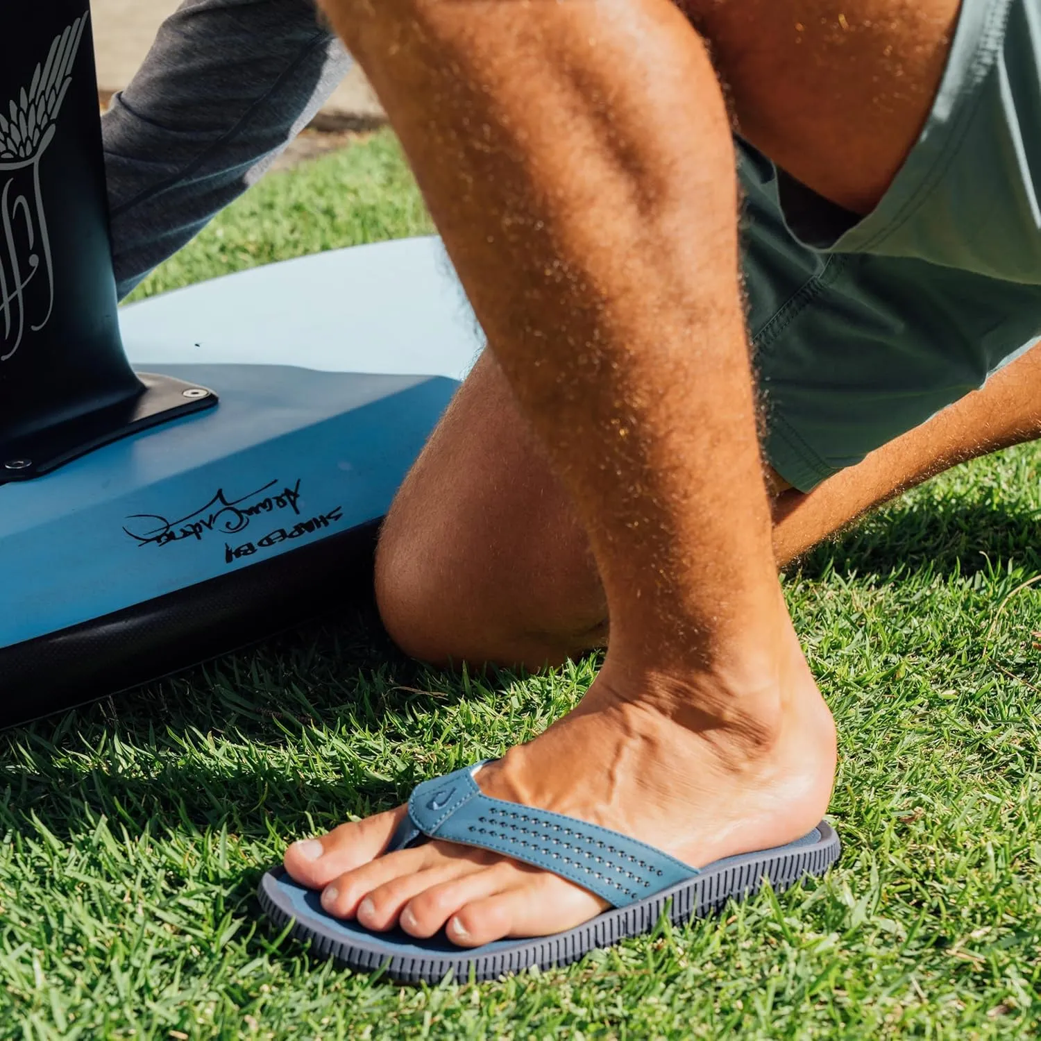 OLUKAI Ulele Men's Beach Sandals, Water Resistant Flip Flops, Arch Support & Comfort Fit, Lightweight & Durable, Enhanced Grip & Traction
