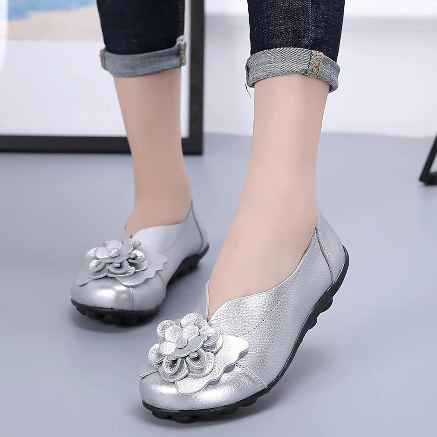 Slip on Loafers for Women Leather Flowers Loafers Comfortable Walking Work Flats Shoes Lightweight Soft Sole Flat Shoes Round Toe Summer Shoe