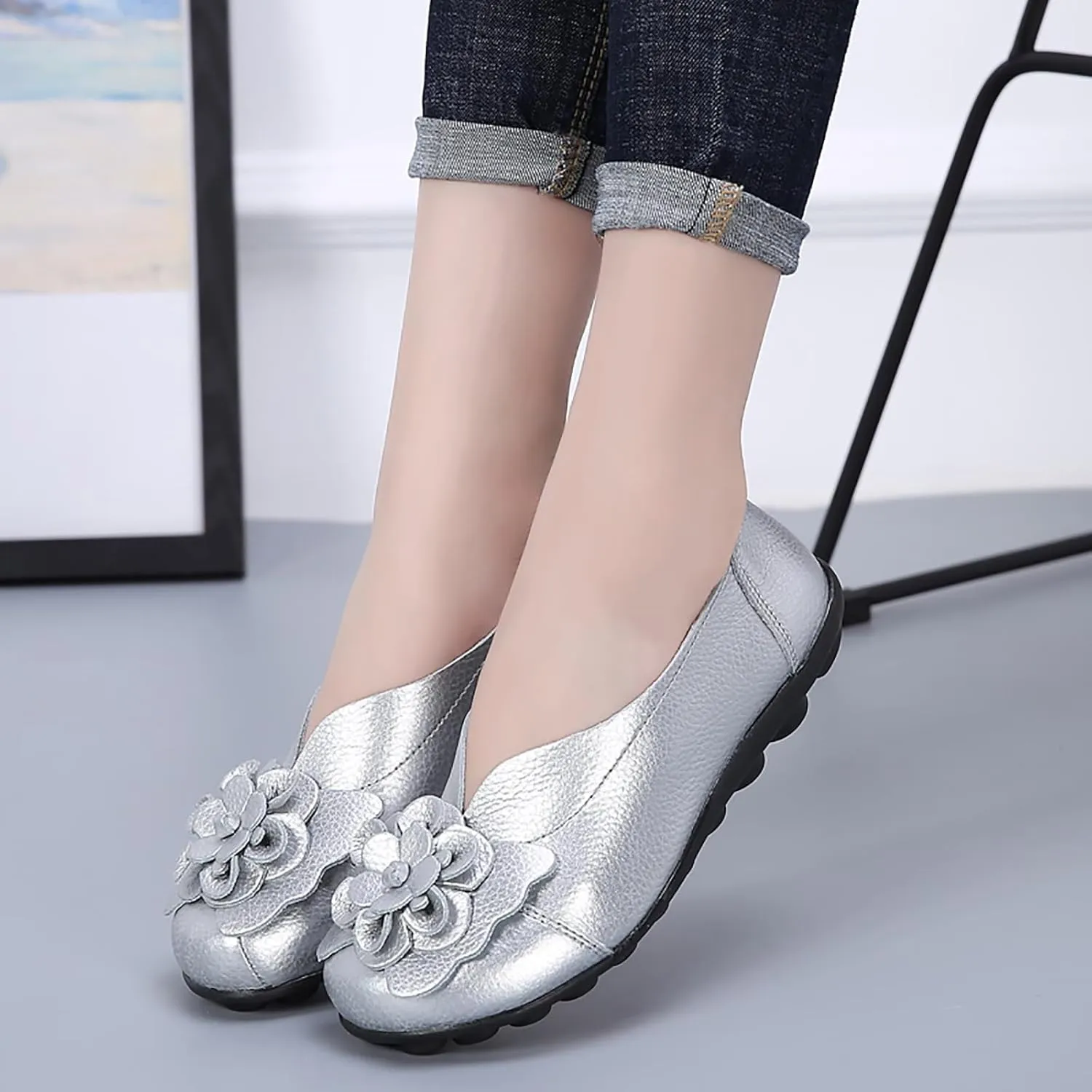 Slip on Loafers for Women Leather Flowers Loafers Comfortable Walking Work Flats Shoes Lightweight Soft Sole Flat Shoes Round Toe Summer Shoe
