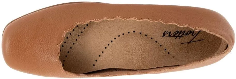 Trotters Women's Sabine Ballet Flat
