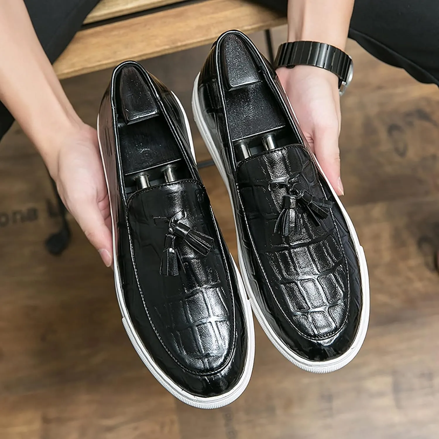 WENOREG Men's Leather Tassel Flat Slip-On Comfort Loafers,Fashion Round Toe Faux Crocodile Grain Flat Heel Anti-Slip Resistant Walking Causal Work Driving Party Shoes