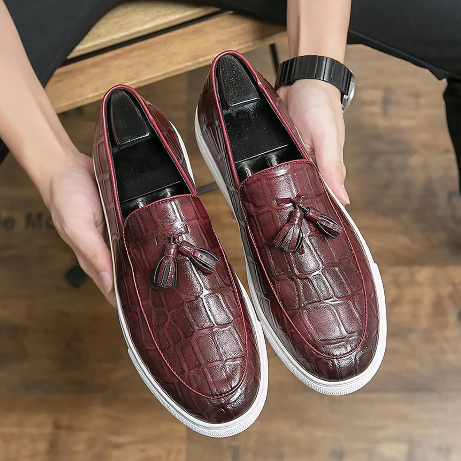 WENOREG Men's Leather Tassel Flat Slip-On Comfort Loafers,Fashion Round Toe Faux Crocodile Grain Flat Heel Anti-Slip Resistant Walking Causal Work Driving Party Shoes