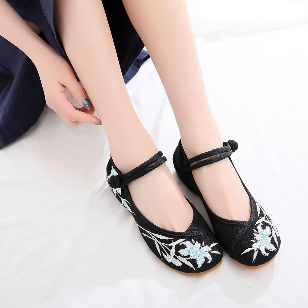 Women's Floral Embroidered Buckle Flat Shoes Handmade Flower Embroidery Round Toe Dress Mary Jane Shoes Cheongsam Shoes